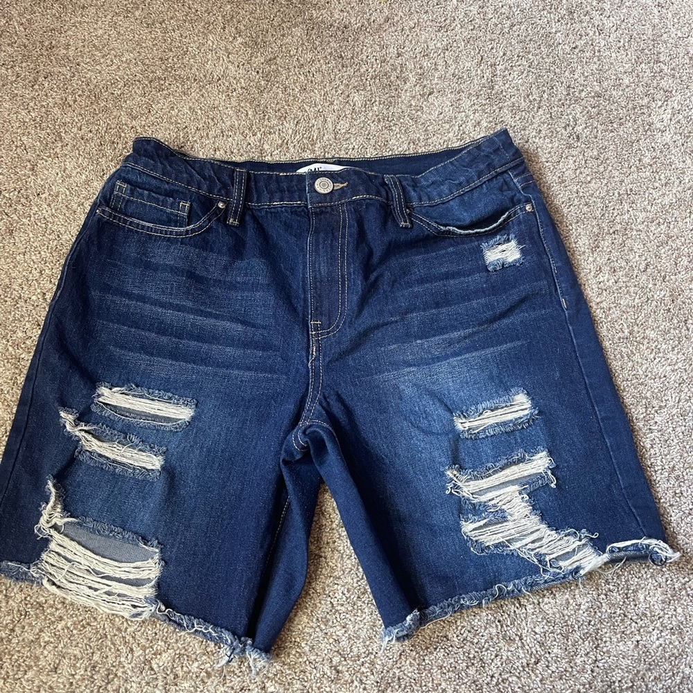 ❤️Ymi mid rise dream fit denim Bermuda shorts with stretch size 13❤️